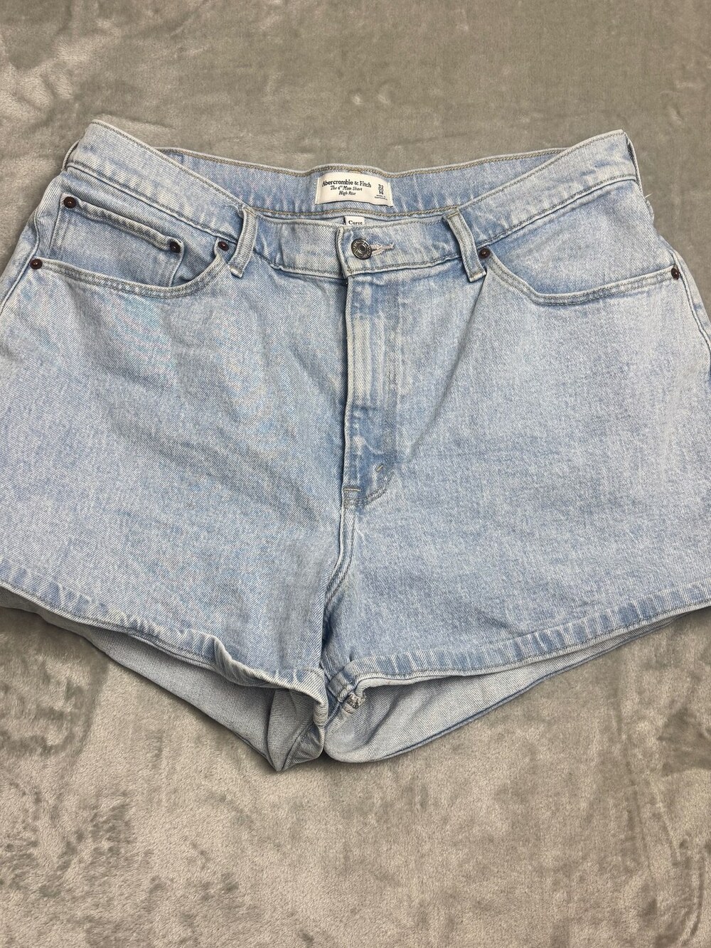 Abercrombie & Fitch Mom Shorts Light Wash Women's Size 32 / 14
